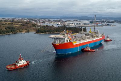 Jotun FPSO ble 13. mars slept fra verftet til Worley Rosenberg til Åmøyfjorden, like utenfor Stavanger. Slepet gikk etter planen tok rett i overkant av to timer.