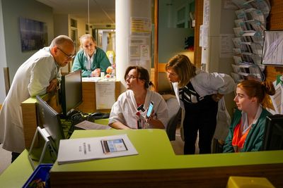 St. Olavs hospital hadde store utfordringer etter overgangen til Helseplattformen. Bildet er tatt under innføringen av det nye journalsystemet i midten av november.