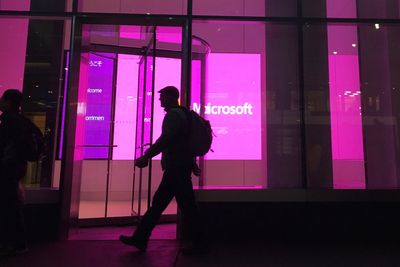 50-åringen Microsoft møter økende motstand.