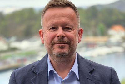 Jone H. Simonsen leder avdelingen for styring, risikohåndtering og compliance