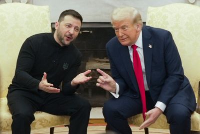 Volodymyr Zelenskyj og Donald Trump under møtet i Det hvite hus i februar, da det absolutt ikke ble noen avtale.