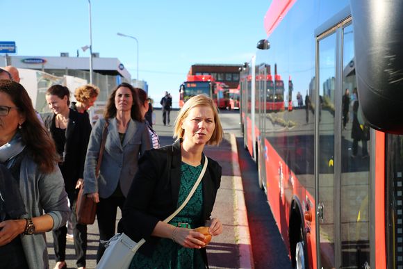 Guri Melby, byråd for miljø- og samferdsel i Oslo, håper man klarer å gjøre hele bussflåten i hovedstaden elektrisk innen 2025.
