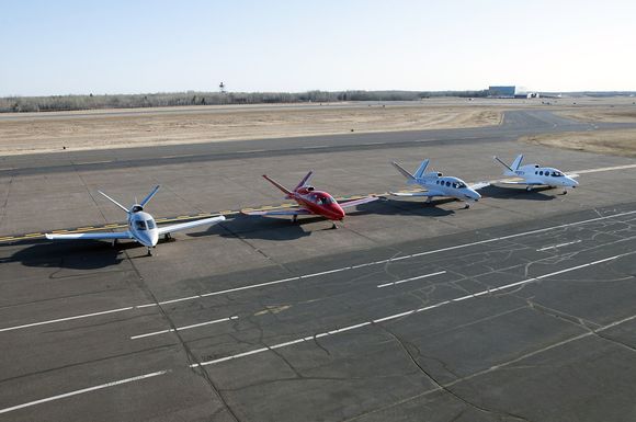 Her er den sju år gamle SF50-prototypen samlet med de tre testflyene som alle fløy første gang i fjor.