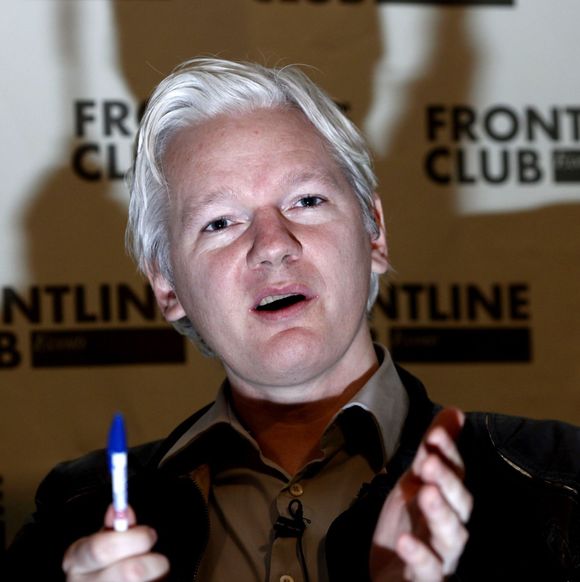Julian Assange er innvilget politisk asyl i Ecuador, men blir arrestert hvis han forlater landets ambassade i London, der han søkte tilflukt i juni 2012. <i>Bilde: Tal Cohen / Rex Features  / All Over Press</i>