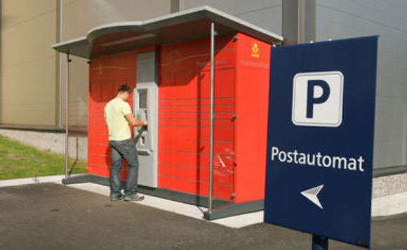 Posten mener helautomatiske postautomater vil bidra til å gjøre netthandel enda enklere. Automaten på bildet er utplassert i Sandefjord. <i>Bilde: Håvard Solerød</i>