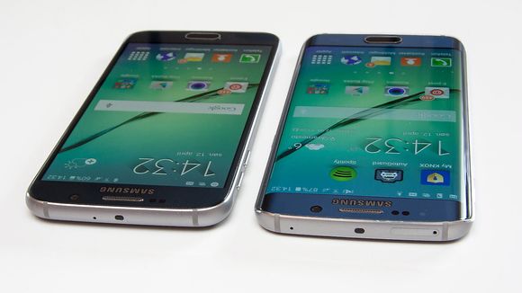 Samsung Galaxy S6 (til venstre) og Galaxy S6 Edge.