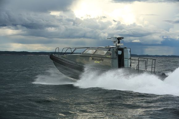 Norsafes Munin S1200-prototyp med Kongsbergs fjernstyrte våpenstasjon Sea Protector.