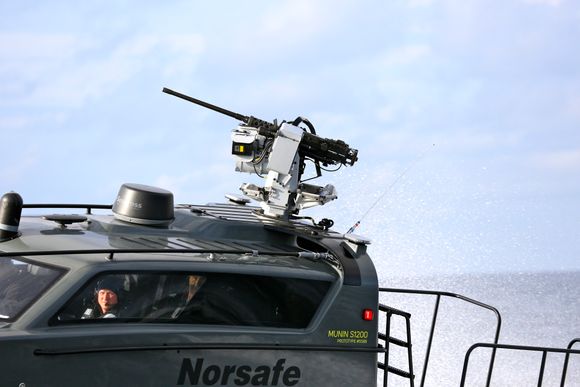 Norsafes Munin S1200-prototyp med Kongsbergs fjernstyrte våpenstasjon Sea Protector.