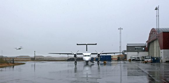 Widerøe Dash 8-100-fly på Bodø lufthavn.