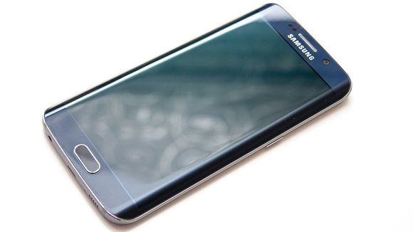 Samsung Galaxy S6 Edge har en noe spesiell form.