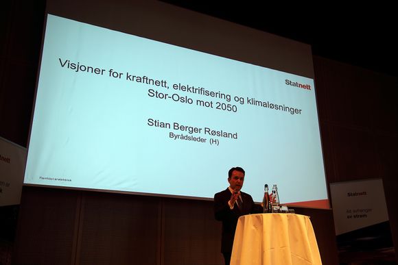 Oslos byrådsleder Stian Berger Røsland (H) vil ha de nye høyspentledningene i Oslo i kabel både vest og øst i byen.