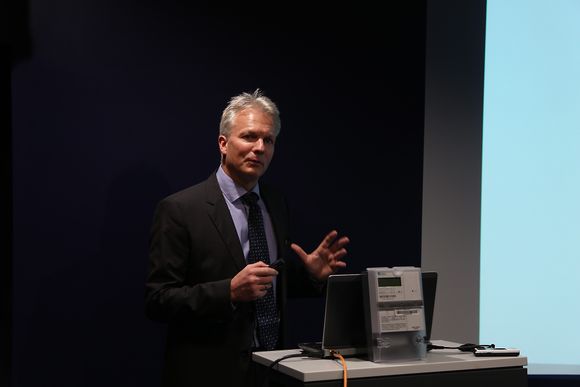 Hafslund-sjef Finn Bjørn Ruyter kunngjorde tirsdag at selskapet har valgt Aidon som leverandør for de 700.000 smarte strømmålerne som skal installeres innen 1. januar 2019.