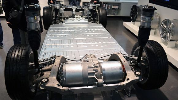 Batteripakken i en Tesla Model S består av over 7100 celler. Til sammenligning har en Nissan Leaf 192 celler. Foto: Wikimedia Commons