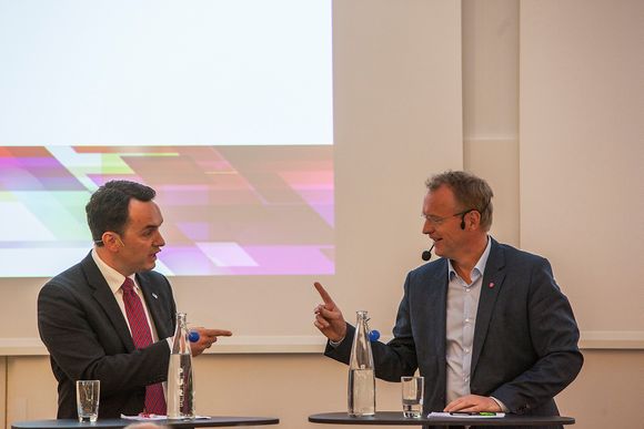 Stian Berger Røsland og Raymond Johansen braket nylig sammen i debatt om hvem av dem som vil bli den beste byrådslederen for teknologi-Oslo.