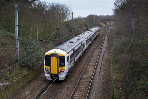 Toget har kun kontakt med kjøreledninger ved to endestasjoner. Foto: Network Rail
