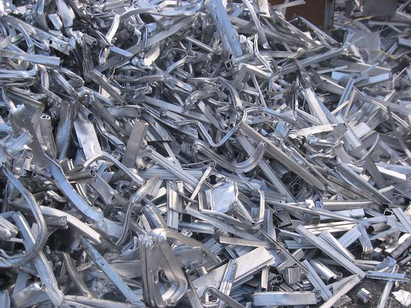 Aluminium til gjenvinning kan inneholde legeringer. Hydro har kjøpt anlegget med den mest avanserte prosessen for å sortere legeringer.