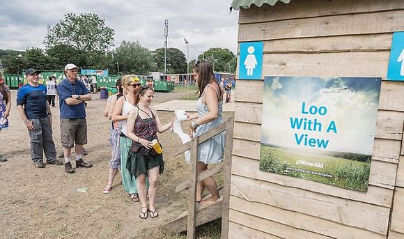 Loo with a view skal gi festivaldeltakerne følelsen av hvordan det er å ikke ha noe trygt sted å gå på toalettet.