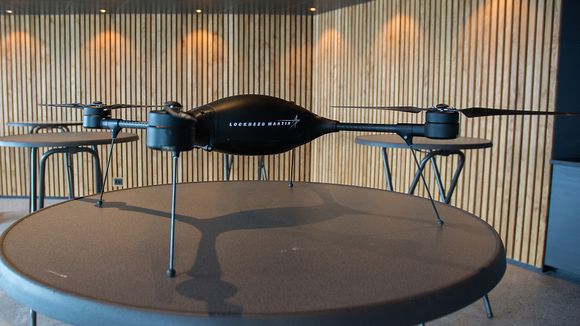 Dronene til Lockheed Martin veier 2,2 kilo, og har en garantert flytid på 45 minutter. De tåler opptil seks millimeter regn i timen og flyr i en middelvind på opptil 12 meter i sekundet. I tillegg tåler de temperaturer ned til minus 34