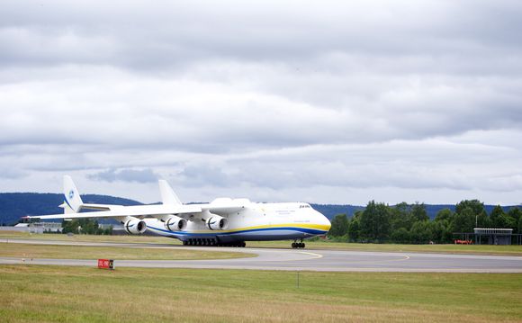 An-225 lander på Oslo lufthavn. <i>Foto: Eirik Helland Urke</i>