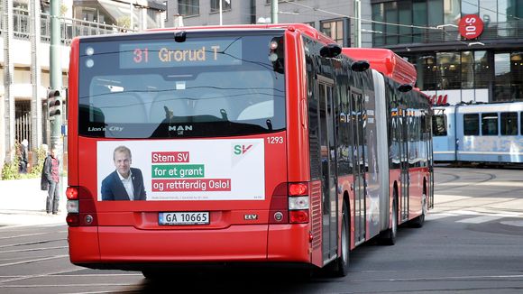Altfor mange busser går gjennom sentrum, mener tyske Axel Kuhn, som er hentet inn som ekspert på kollektivtilbud i hovedsteder.