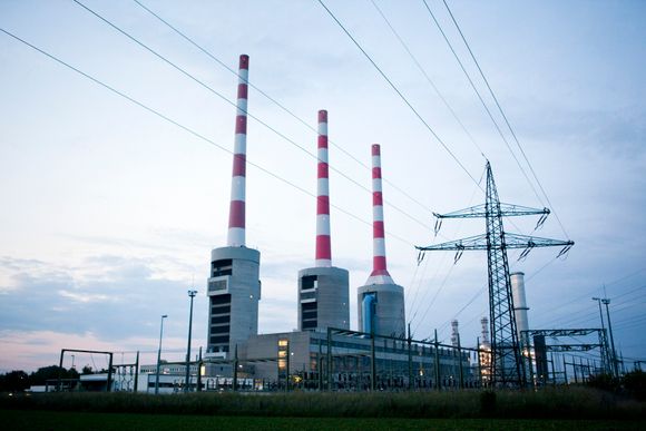 Gasskraftverket i Irsching i Bayern, eid av Eon, er tatt ut av drift fordi subsidiert solkraft har presset ned kraftprisene på spotmarkedet.