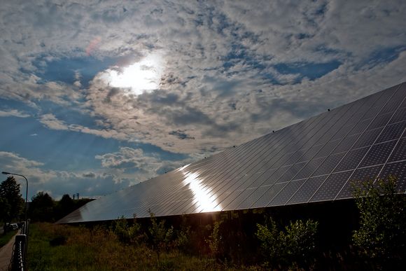 Til sammen er det installert over 32 GW solkraft i Tyskland. I år har maksproduksjonen vært over 26 GW, og over halvparten av landets effektbehov har på det meste vært dekket av solkraft.
