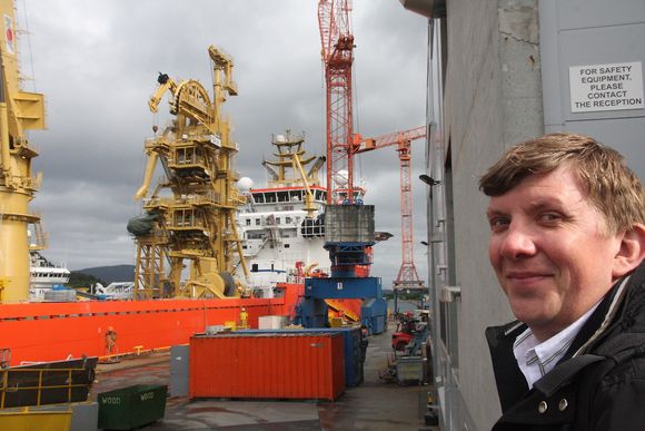 Stolt: Prosjektleder for Ocean Installer, Jørn Waalen, ser med tilfredshet at skipet snart er klar for Draugen-oppdrag.