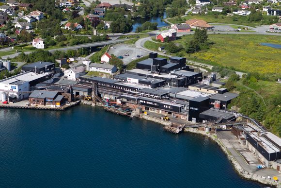 TJENER STORE PENGER: FMC lager alginat av taren her på i Vormedal på Karmøy. Fabrikken produserer 5000 tonn alginat hvert år og har en omsetning på 1,2 milliarder kroner.