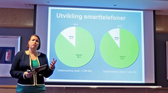 Informasjonssjef i stiftelsen Elektronikkbransjen, Marte Ottemo kan melde om sølvmedalje i omsetningen av mobiltelefoner og gullmedalje i omsetning av smarttelefoner