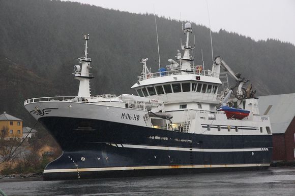 Dieseltungt: Fiskeflåten bruker mye drivstoff. Hybride skip kan gjøre flåten mer effektiv og miljøvennlig, mener Sintef. En hybdrid sjark tas i bruk utenfor Troms og Finnmark i løpet av høsten.