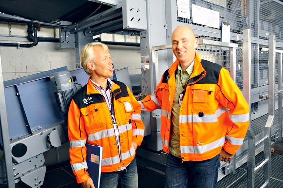 Bagasjesjefer i kjelleren: Per Viggo Andersen, fagleder bagasje OSL, og Jan Fagernes, prosjekteringsleder Baggage Handling System T2, trives godt i Gardermoens 22.000 m2 store bagasjeanlegg.