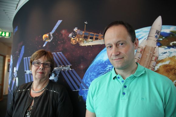 Seksjonssjef Guro Dahle Strøm og seniorrådgiver Dag Anders Moldestad ved Norsk romsenter mener at de nye Sentinel-satellittene vil gi nye bruksområder for jordobservasjon.