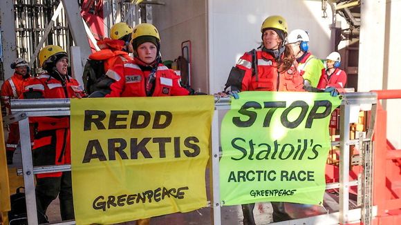 Greenpeace-aktivister har bordet Transocean Spitsbergen for å protestere mot boringen av Apollo-brønnen til Statoil.