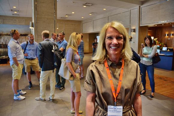 Stavanger-ordfører Christine Sagen Helgø leder OTC-delegasjonen fra Stavanger med 243 deltakere fra 100 ulike bedrifter. Hun er også president i Verdens energibyer, som skal ha møte i Houston mandag.