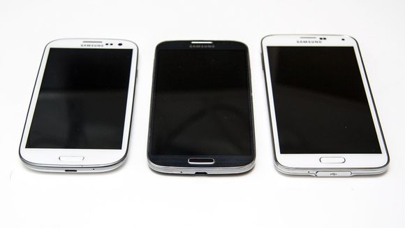 Tre generasjoner Galaxy, fra venstre S3, S4 og S5.