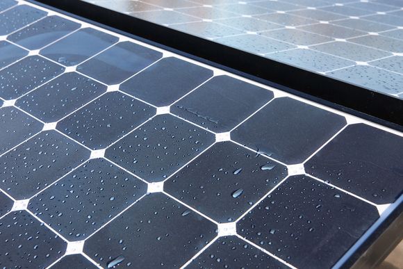 TOPPKLASSE: Solcellene blir levert av Sunpower og har en virkningsgrad på 20,9 prosent, ifølge Skanska.