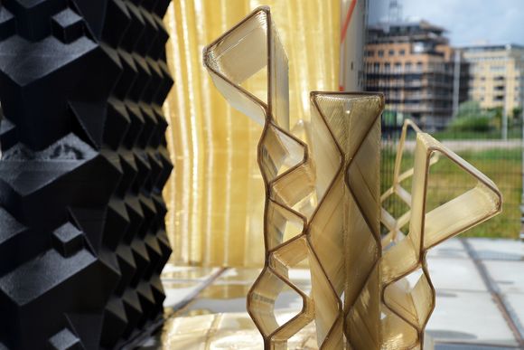 Lekent forskningsprosjekt: Arkitektene forsker på hvordan man kan utvikle et bærekraftig, biobasert og skreddersydd Dette 3D-printmateriale er basert på Henkels industrielle lim.
