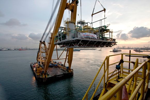 Her konstrueres Jubilee-FPSO-en i Singapore, som er den første enheten til å produsere olje og gass kommersielt offshore i Ghana. TEN-prosjektet får en lignende FPSO, og kommer i produksjon i 2016. Foto: Tullow Oil.