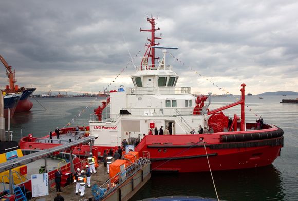 Forsinket fikk Buksér og Berging overlevert og døpt Borgøy i Tyrkia 5. oktober 2013. Skipet er bygget ved verftet Sanmar i Istanbul.