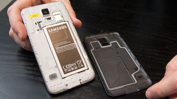 På innsiden er det mye som er likt på de nyeste telefonene. Her ser vi Samsung Galaxy S5.