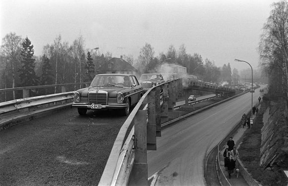 Rampe: Ingeniørene foreslo på 60-tallet påkjøringsramper langs E18 for å hindre kødannelse når bilene måtte krysse motgående kjørefelt når de skulle inn i sitt felt. I 1972 ble det en realitet.