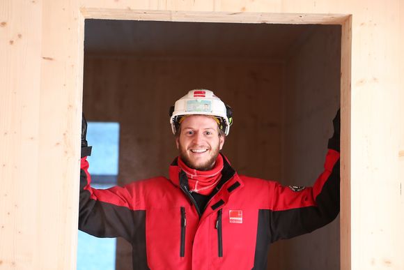 Ikke bare betong: Sivilingeniør Fredrik Moen Haaland tror at massivtreet kan bidra til økt konkurranse i byggebransjen, når det viser seg at man kan bygge høyt i andre materialer enn betong og stål.
