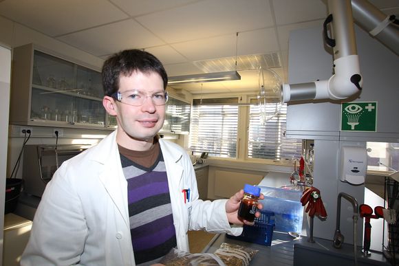 FoU: Dr. Scient Martin Lersch forsker på effektive måter å høste mest mulig ut av bioråstoff. Foto: Jannicke Nilsen
