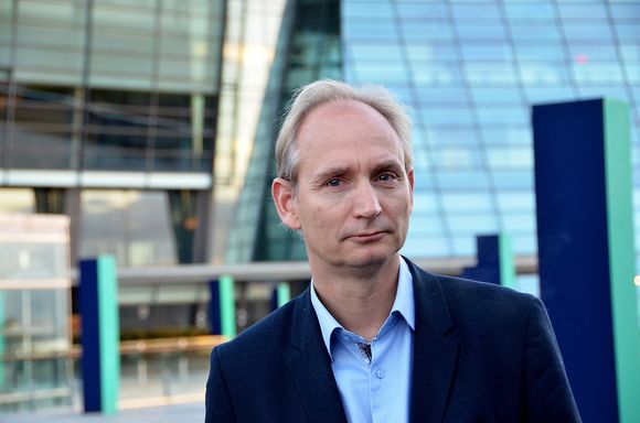 Divisjonsdirektør Harald Krohg hos Telenor mener PT gjør feil i å slippe konkurrenter inn på selskapets fiberaksess.
