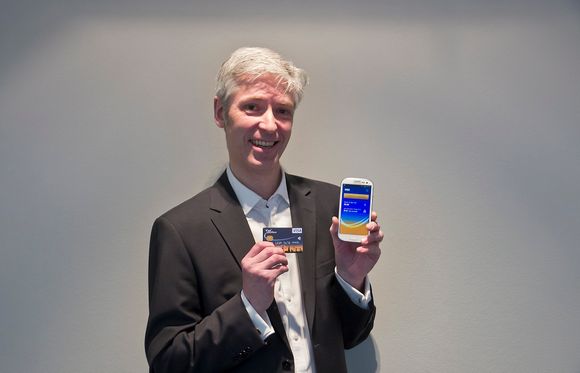 Trådløse alternativer: Visas norgessjef, Wilhelm Wisbech, tror et vanlig betalingskort med innebygget NFC vil komplettere telefonene med NFC når vår nye trådløse betalingsverden skal rulles ut.