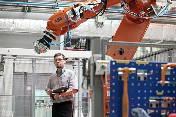 Automatisert: Robotisert maskinering er et av satsingsområdene ved Advanced manufactoring and Research Center i Sheffield. Stadig mer omstillingsdyktige og «lærenemme» roboter er en forutsetning for å opprettholde konkurransedyktighet i europeisk industri i fremtiden
