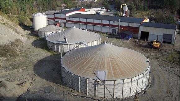 I disse tankene på Jevnaker blir matavfall til biogass.