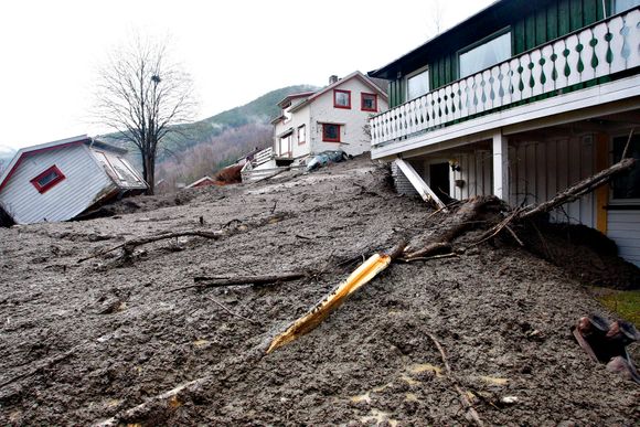 Rasfarllig: Småvassdrag i de bratte dalsidene i Sel kommune har flere ganger ført til jordskred de siste årene, som her i 2008.