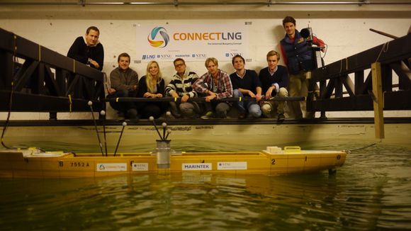 Studentbedriften ConnectLNG vant en halv million i etablererstipend. De gjennomførte nylig en modelltest hos Marintek i Trondheim.