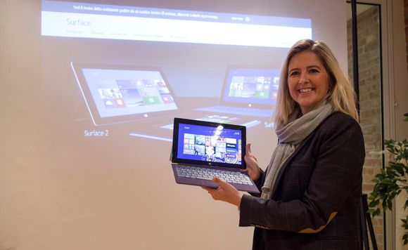 Surface 2:  Microsofts sjef for forbrukersegmentet Surface, Åse Martinsen, tror veldig mange vil sette pris på nyheten. Ikke minst alle som vil bruke nettbrettet som spillmaskin med alle X-box-titelene som er tilgjengelig i Microsoft Store.